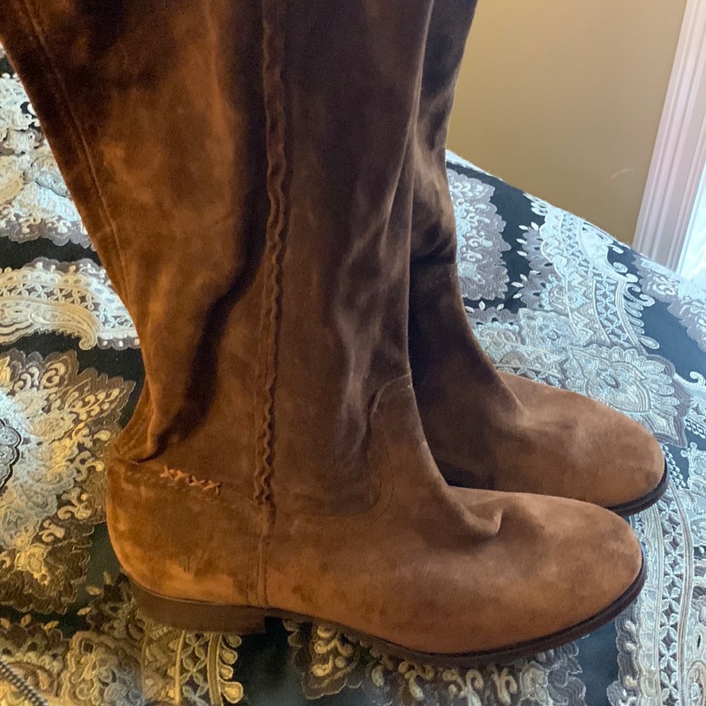 Frye- Beautiful brown suede New Boots.